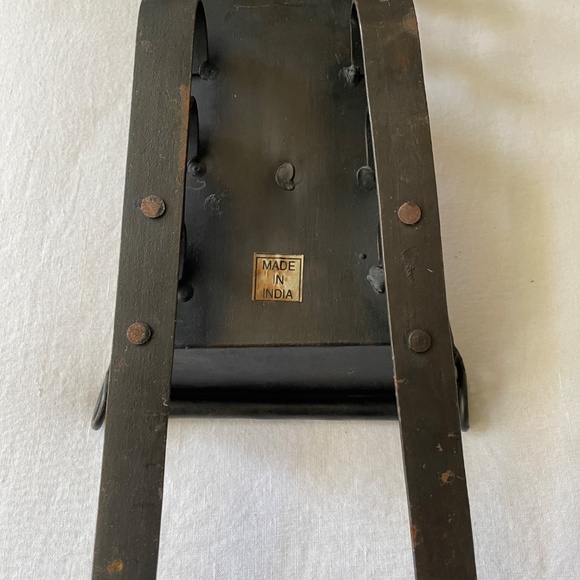 RUSTIC BLACK METAL SLEIGH PULLED BY 5 REINDEER, SPIKE PILLAR CANDLE HOLDER - Picture 9 of 9